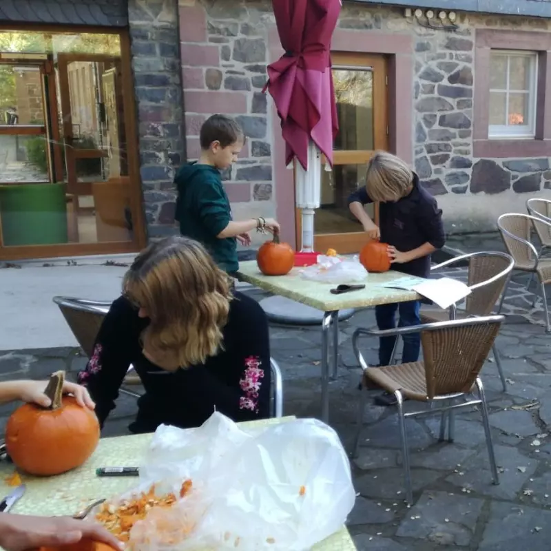 Ferienfreizeit - Kinder mit Kürbis