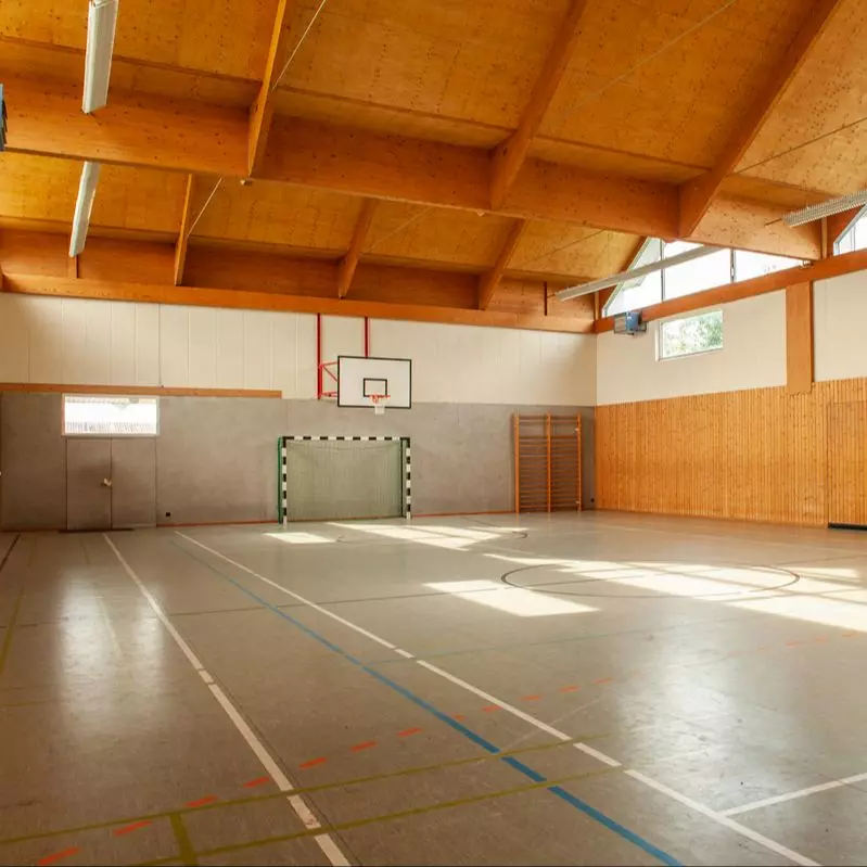 Turnhalle im Camp